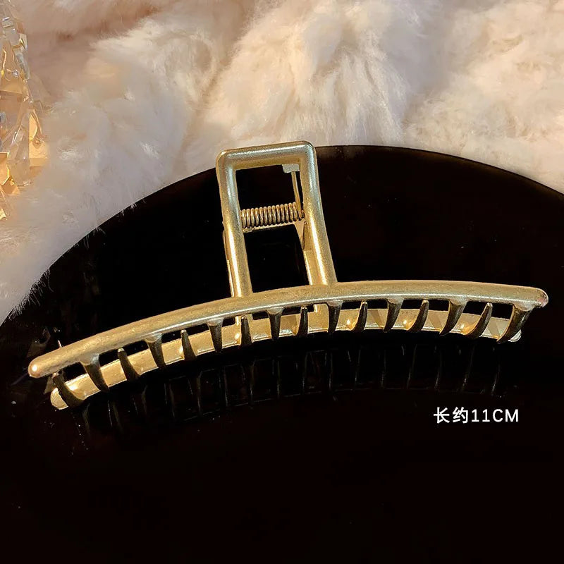Metal Gold Pearl Hair Clips For Women Elegant Rhinestones Hair Claw Geometric Hollow Hairpins Vintage Barrette Hair Accessories