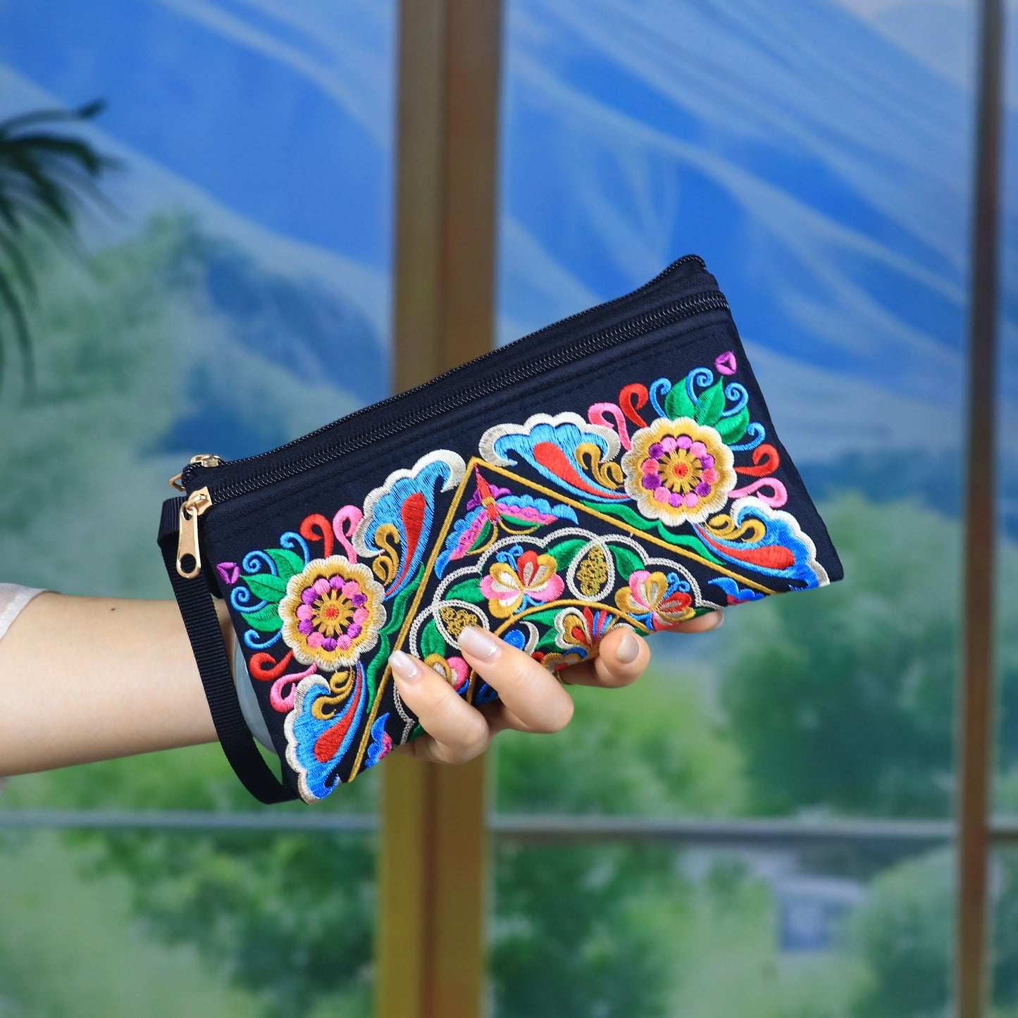 Ethnic style embroidered handbag, mobile phone bag, coin purse, fashionable and casual ladies