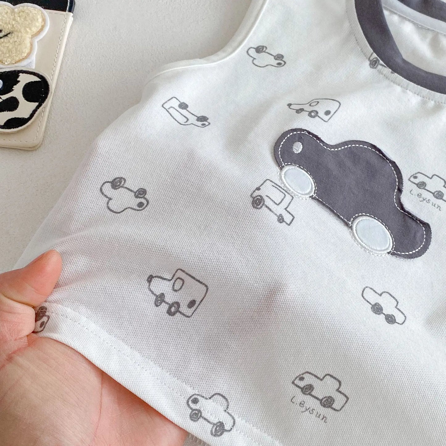 Cute Cotton Cartoon Car Applique Print Sleeveless Top and Plaid Shorts Comfortable and Fashionable Kids Set for 0-5 Y Baby Boys