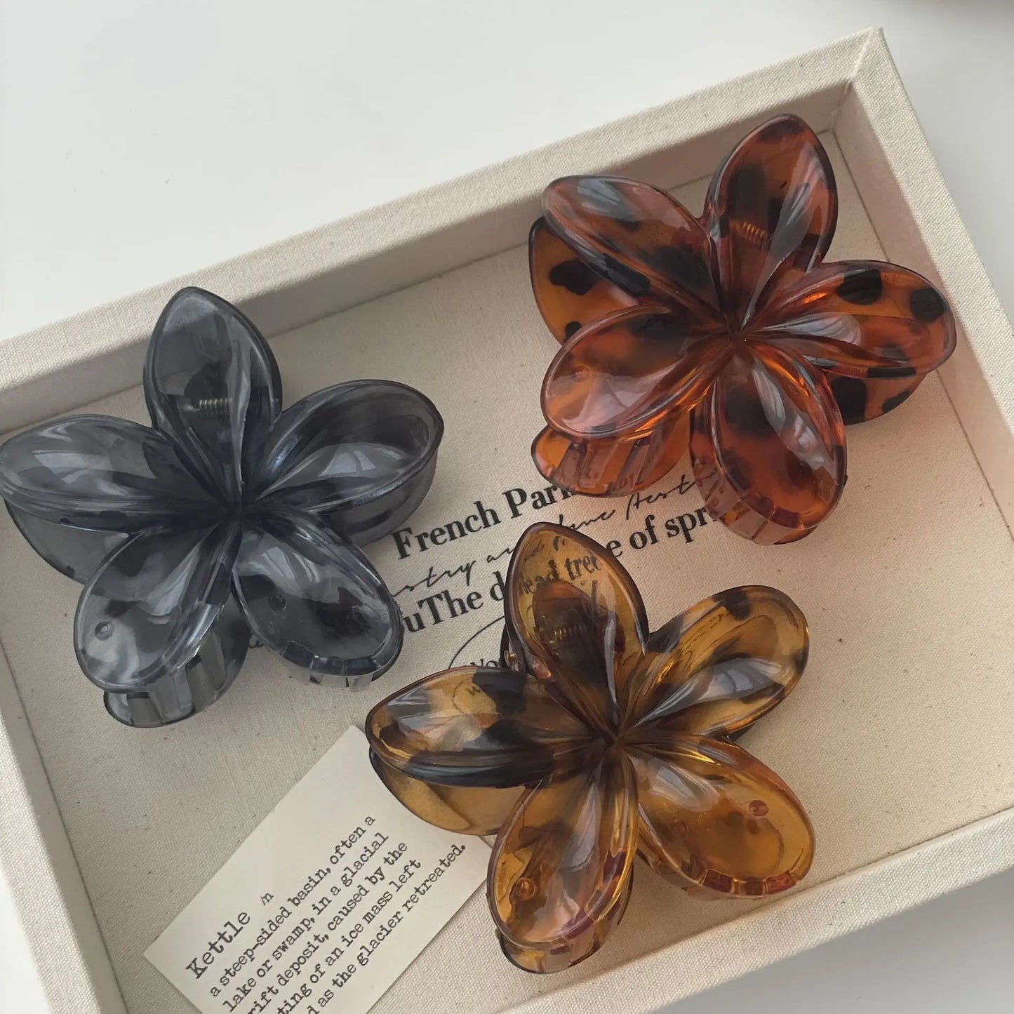 2/4PCS Fashion Women Flower Hair Clips Vacation Bohemia Egg Flower Shark Clips Barrettes Girls Large Hairpins Hair Accessories